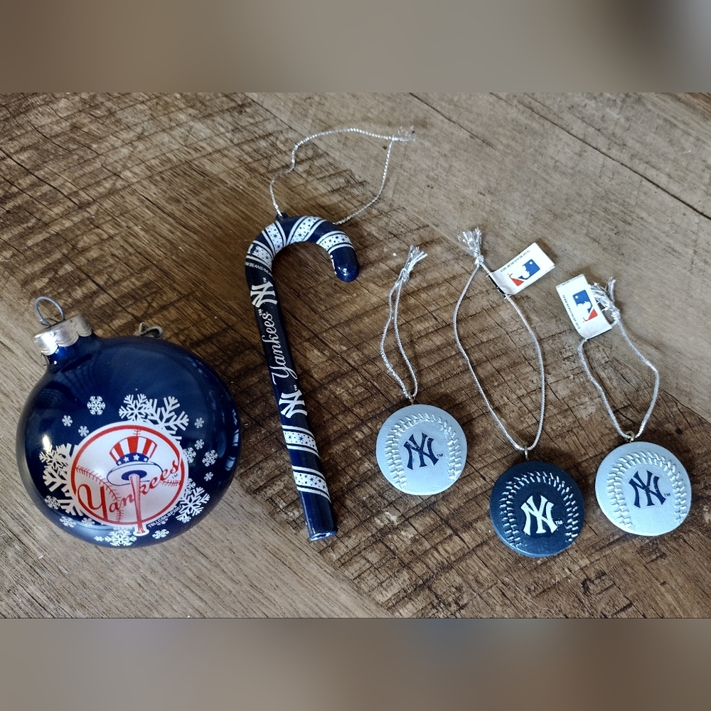 Set Of 5 Yankees Christmas Ornaments